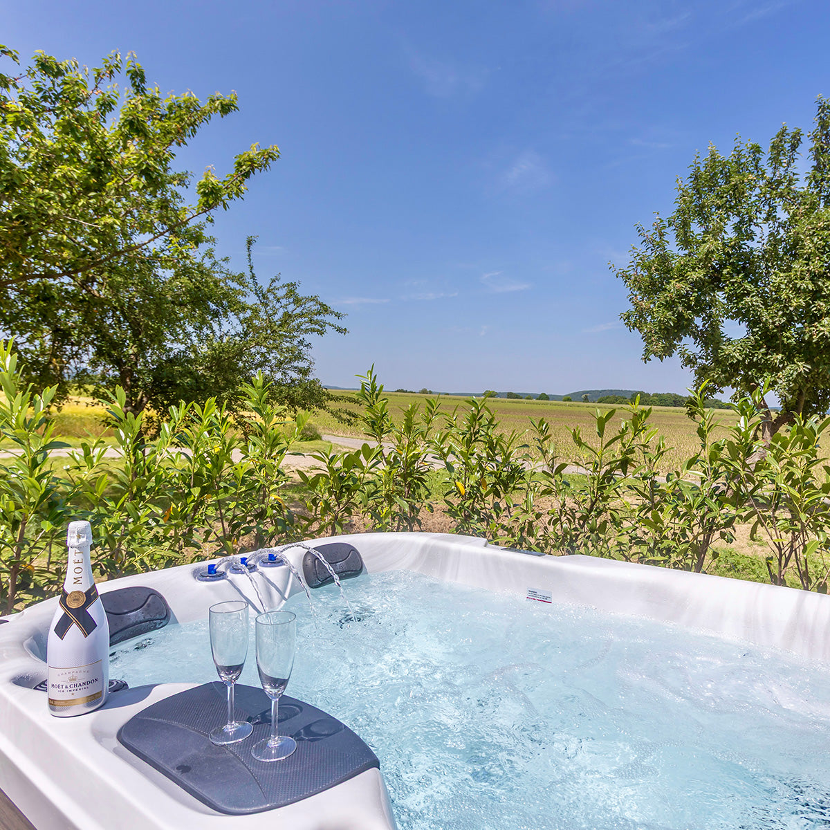 Romantischer Wellnessmoment für 2 in der Vulkaneifel bei Burgbrohl (DE)